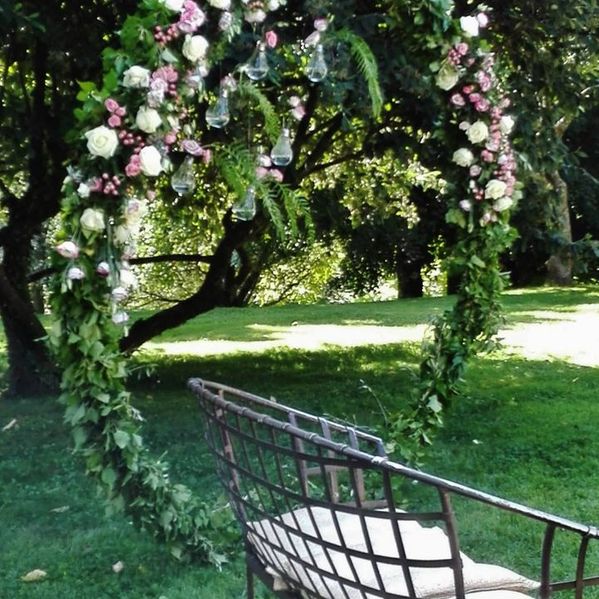 Muguet Floristas arco de flores para boda